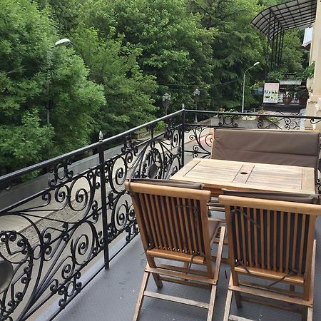 R And B Hotel Bordzjomi Buitenkant foto