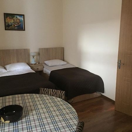 R And B Hotel Bordzjomi Buitenkant foto