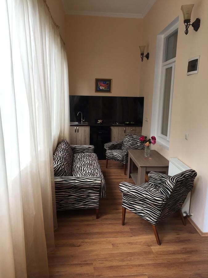 R And B Hotel Bordzjomi Buitenkant foto