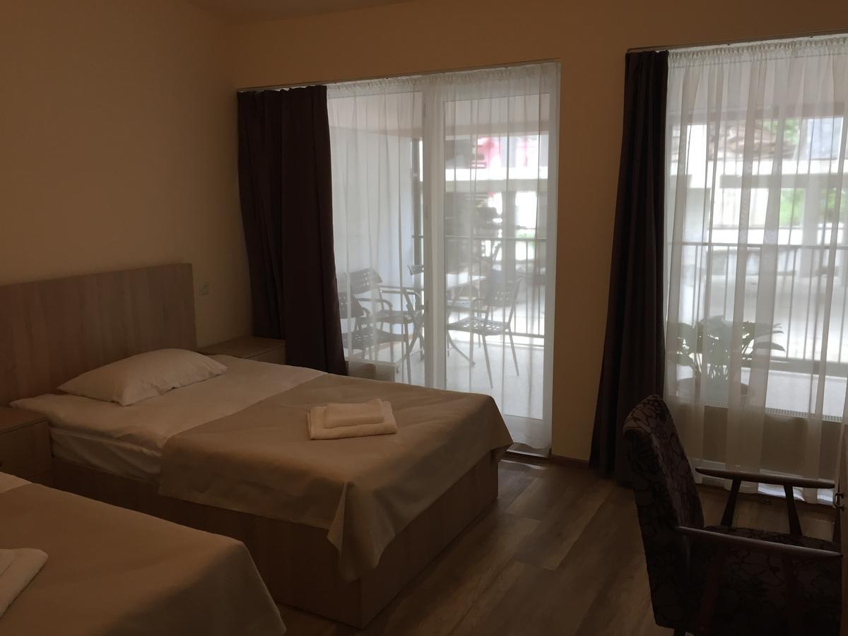 R And B Hotel Bordzjomi Buitenkant foto