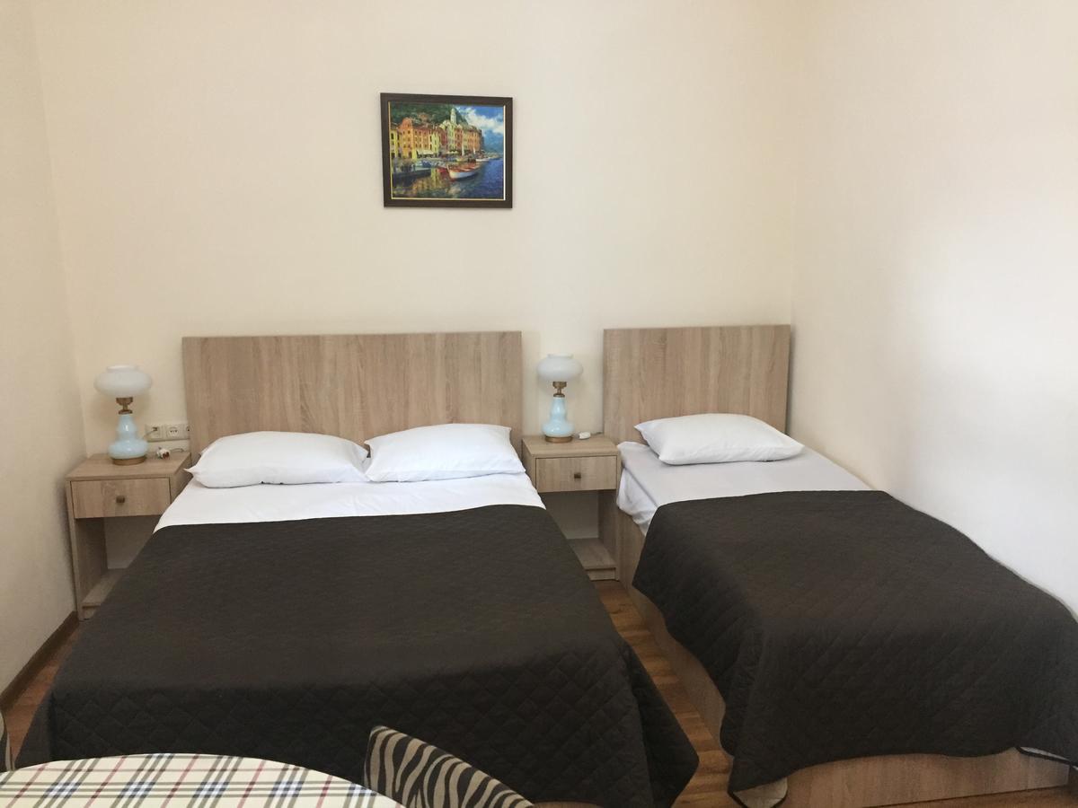 R And B Hotel Bordzjomi Buitenkant foto